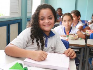 Governo lança programa de alfabetização que beneficiará 80 mil estudantes