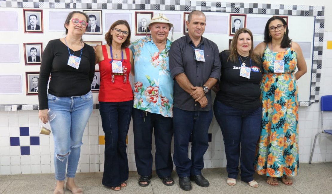 Escola estadual homenageia artistas arapiraquenses em feira