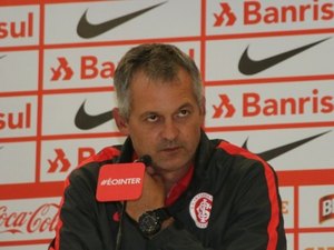 Doido para não cair, Inter enfrenta Corinthians no Itaquerão, nesta segunda-feira