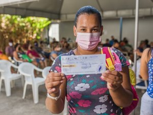 Primeiros beneficiados do Conta em Dia recebem um dos auxílios água, luz ou gás