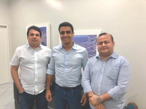 Léo Saturnino, Fábio Henrique e JHC comemoram autorização de rateio de precatórios