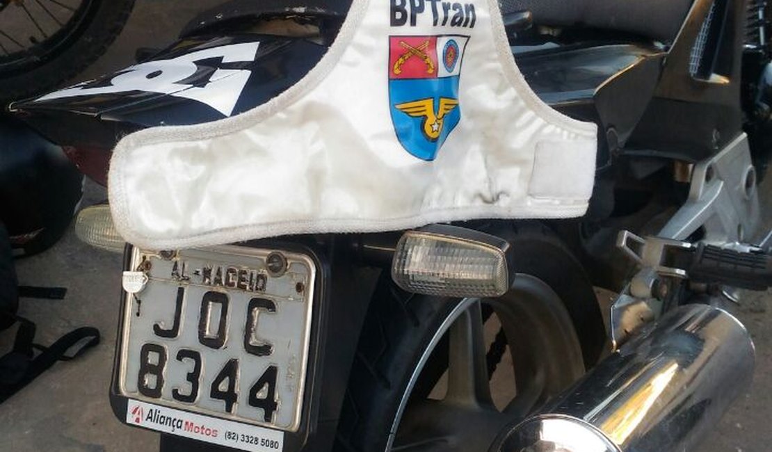 BPTran recupera motocicleta roubada e prende dois suspeitos em Maceió