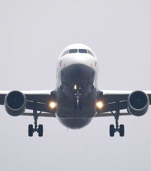 Dois aviões colidem no ar na Alemanha