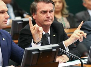 Bolsonaro faz ofensiva no Nordeste e Eduardo busca candidatura