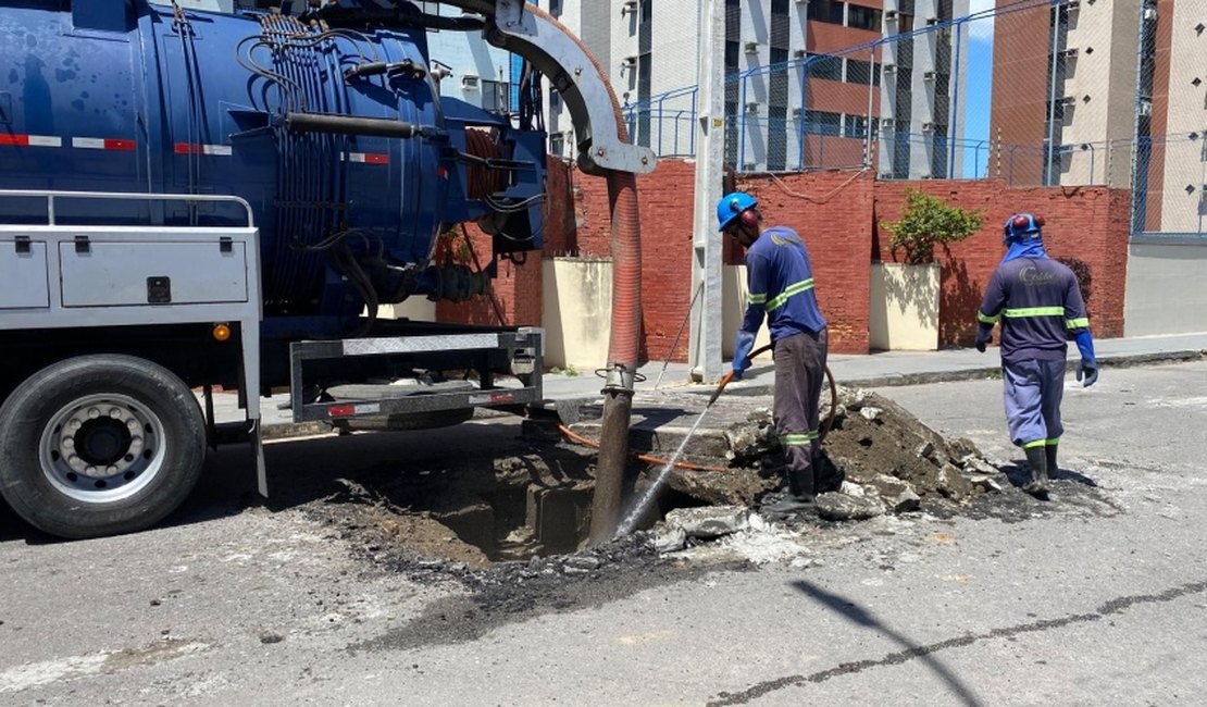 Prefeitura desobstrui 100 metros de galeria e reforça rede drenagem na Cruz das Almas