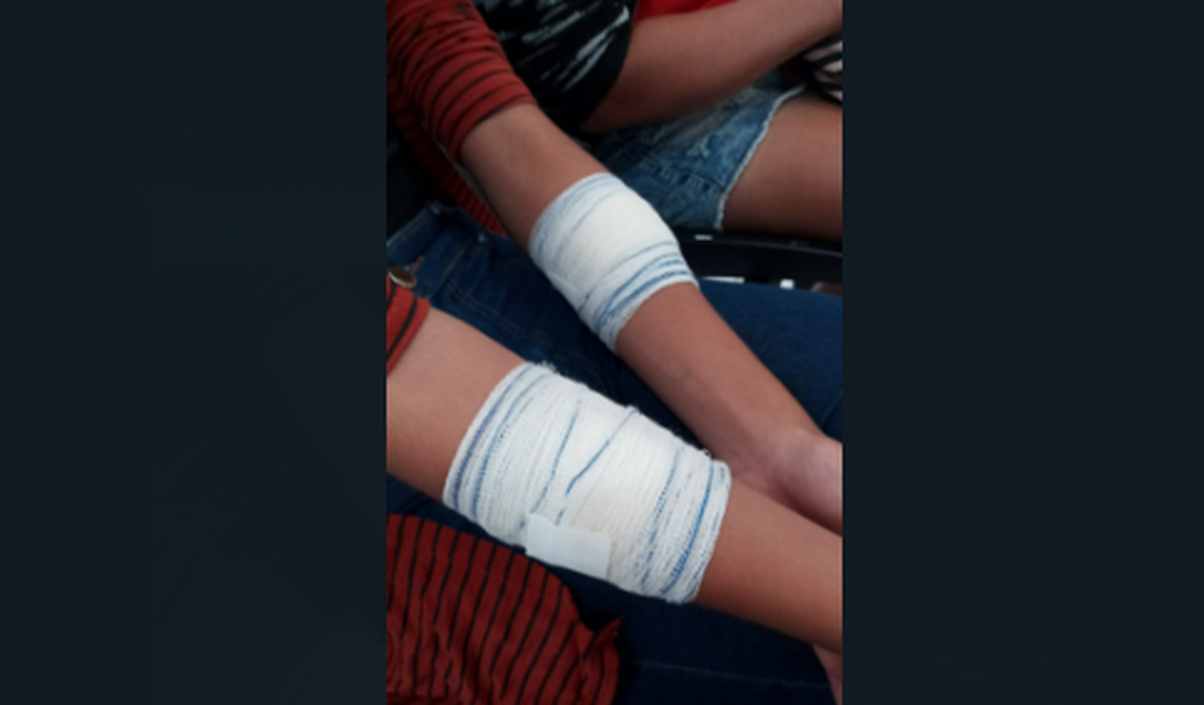 [Vídeo] Briga em ônibus escolar termina com três alunas feridas por golpes de estilete