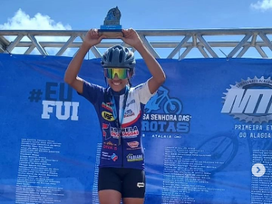 Jovem ciclista de Estrela de Alagoas vence primeira etapa de campeonato realizado em Atalaia