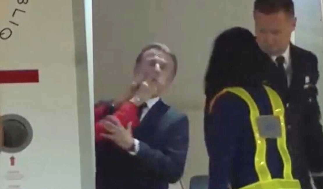 Presidente da França, Macron, leva suposto tapa de esposa em 'briguinha de casal''