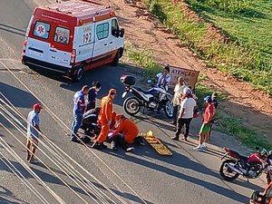 Mulher fica ferida em acidente de moto na AL-115, em Palmeira dos Índios