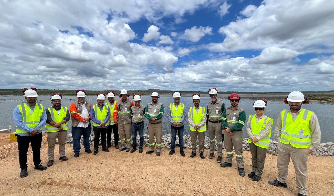 A convite da empresa, prefeito Bebeto Barros visita mineradora em Craíbas