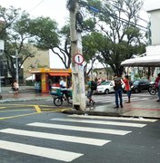Via no Centro de Maceió é bloqueada para o tráfego de veículos