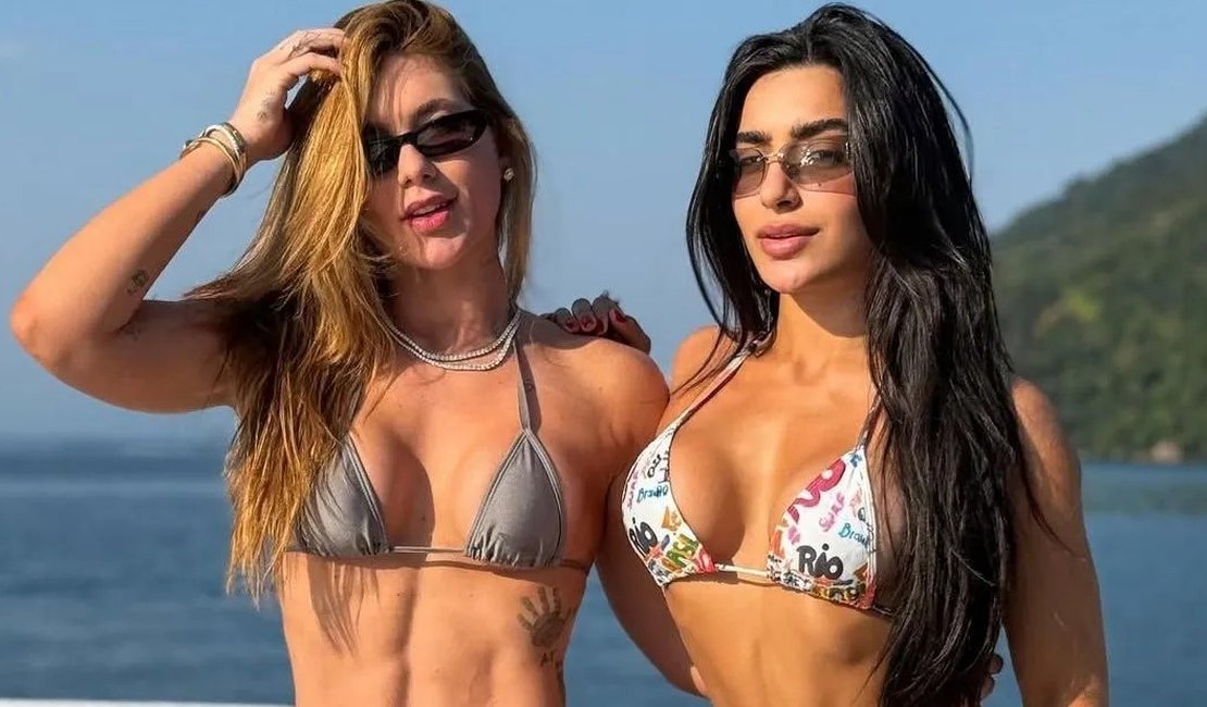 Solteira, Virginia passeia de lancha com amiga