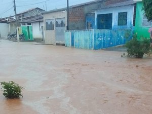 Chuvas intensas causam alagamentos nas ruas de Igaci