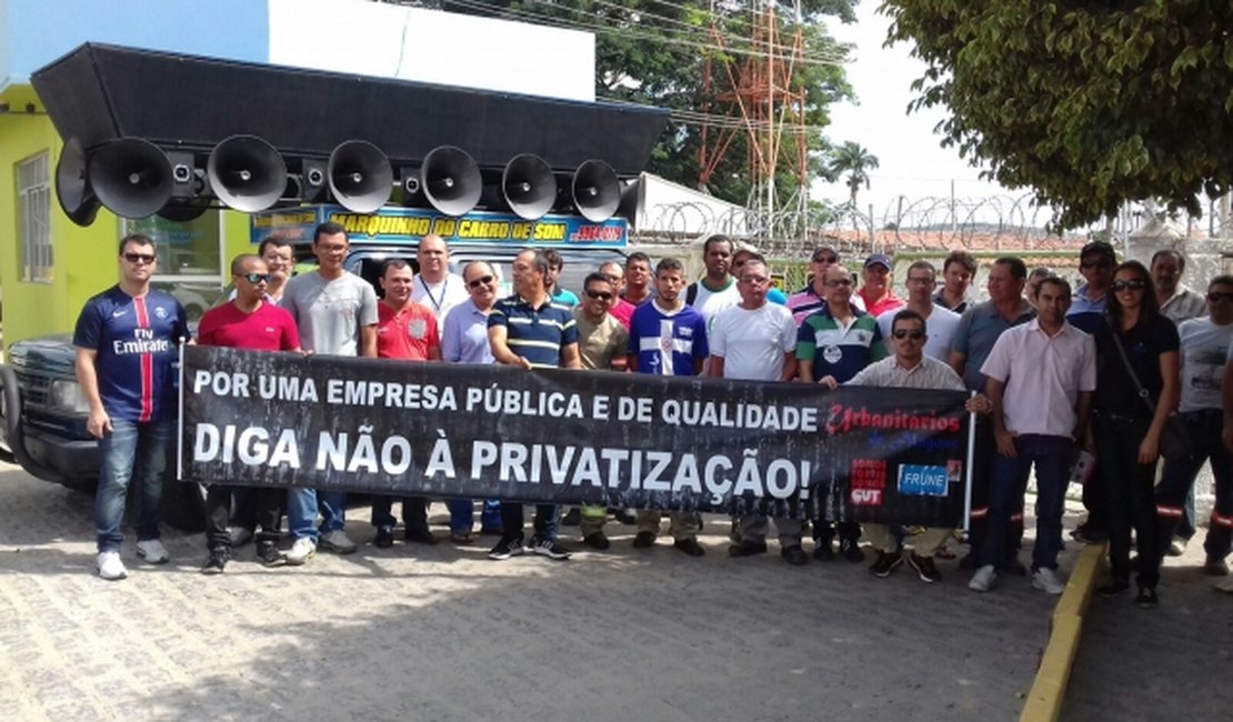 Funcionários da Eletrobras protestam em Arapiraca
