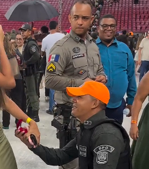 Ex-vocalista da Banda Fascínio pede namorada em casamento em formatura da PMPE