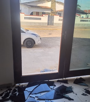 Casa do Empreendedor de Penedo é alvo de vandalismo na madrugada deste domingo (9)