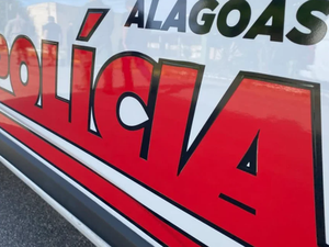 Professor de jiu-jitsu é preso com drogas e material de tráfico na AL-101 Norte, em Maragogi