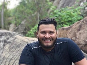 Ex-BBB Victor Hugo pede desculpas após tentar embarcar depois de ser orientado a se isolar por Covid-19