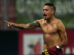 Atlético-MG confirma a contratação do meia Carlos Eduardo