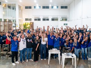 Cibele Moura recebe homenagem por apoio ao esporte amador em Maceió