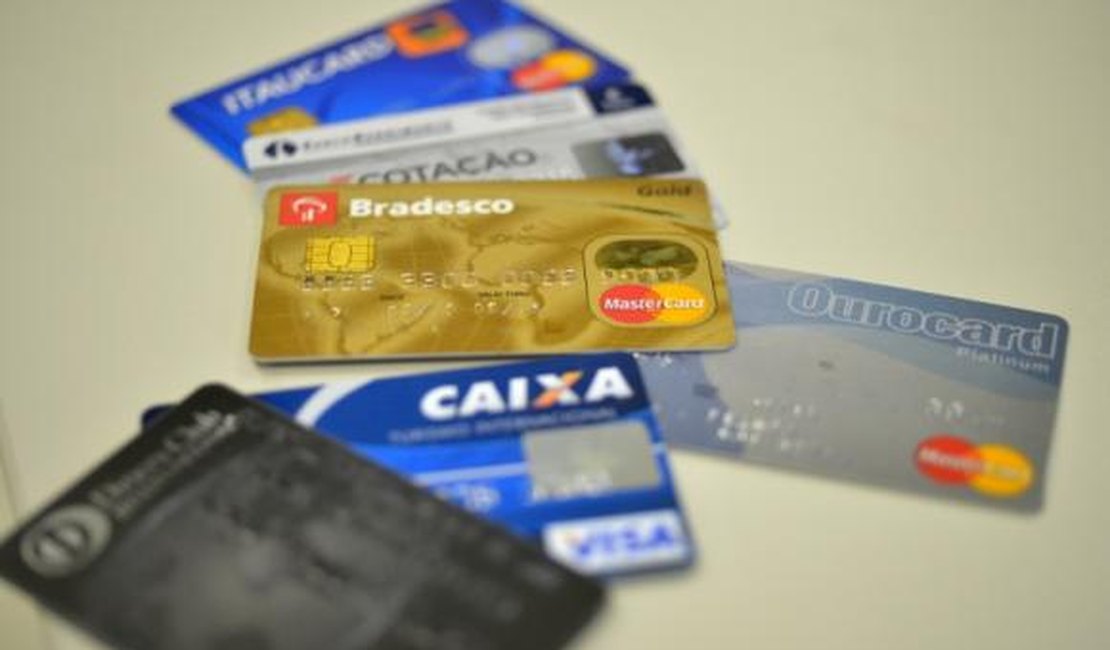 BC limita tarifa de uso do cartão de débito para reduzir custos no comércio