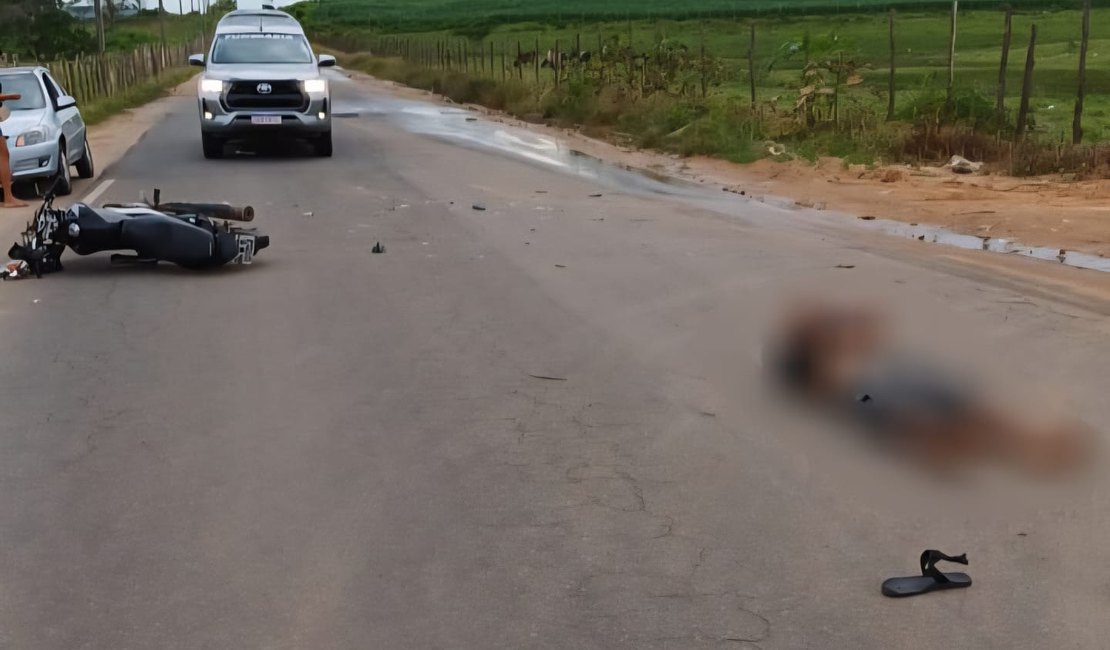 Colisão entre carro e moto deixa duas pessoas feridas em Lagoa da Canoa