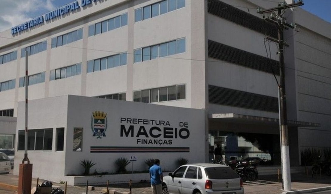 Servidores de Maceió aderem à greve por tempo indeterminado 