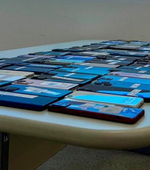 Mais 140 alagoanos recebem celulares recuperados pela Segurança Pública