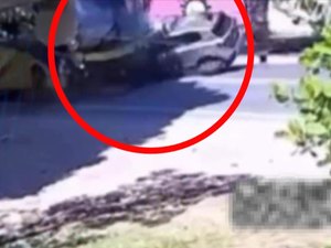 Imagens mostram momento da colisão entre ônibus e carro na AL-101 Norte, em Maragogi