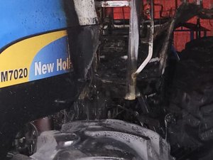 Loja de tratores pega fogo em Maceió