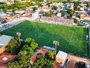 Prefeitura inaugura nova iluminação do Juca Sampaio e torcida faz a festa nas arquibancada