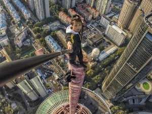 Chinês filma a própria morte em queda de arranha-céu