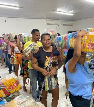 Prefeitura entrega cestas básicas e kits de higiene para afetados pelas chuvas em Matriz de Camaragibe