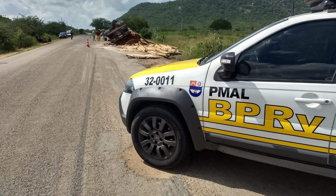 Polícia registra Colisão entre carreta e carro, em Passo de Camaragibe