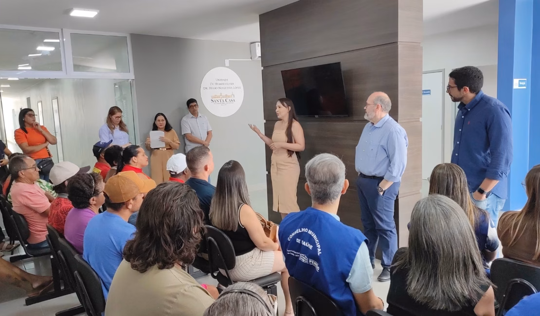 Pacientes visitam Centro de Hemodiálise de Penedo e conhecem equipe responsável pelo serviço