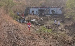 Empresa responsável por ônibus com romeiros nega falhas mecânicas e diz que veículo estava regular