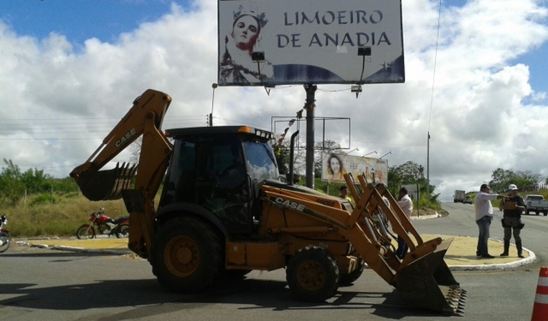 Acidente no trevo de Limoeiro deixa duas vítimas feridas