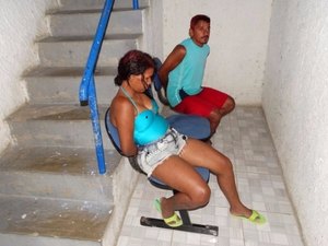 Dupla é presa em Traipu com celular e R$ 2 mil