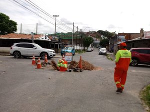 Após reclamação da população, buraco é reparado no bairro da Mangabeiras