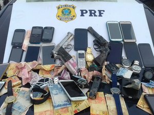 PRF troca tiros com dupla envolvida em assalto a ônibus da Real Alagoas na BR-101