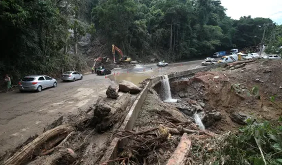 Sete pontos permanecem interditados na rodovia Rio-Santos em São Sebastião