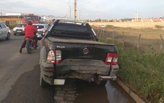 Colisão entre três veículos deixa motociclista ferida em Arapiraca 