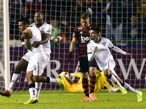 Flamengo cai contra LDU e se complica na Libertadores