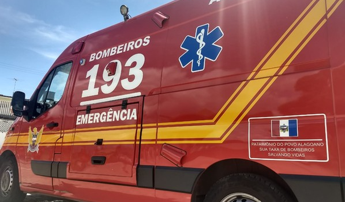 Queda de moto deixa duas pessoas feridas no Feitosa, em Maceió