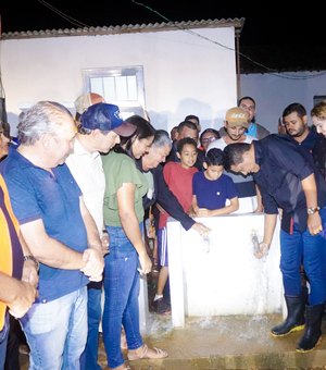 Prefeito Júlio Cezar entrega sistema de abastecimento de água em comunidade de Palmeira