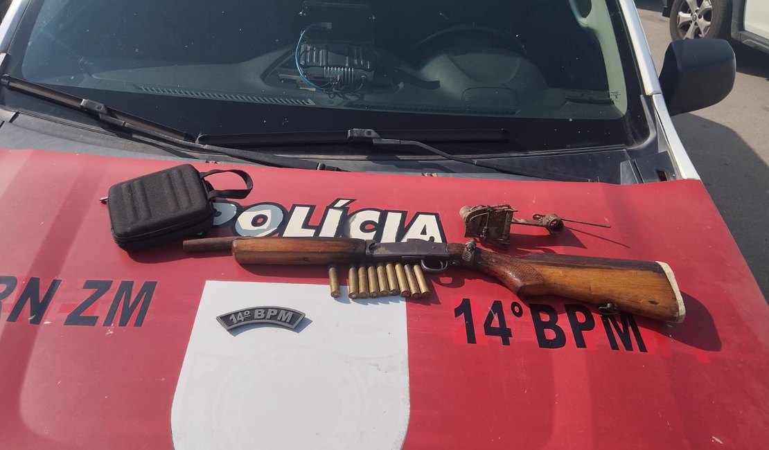 Polícia apreende espingarda em canavial de Jundiá