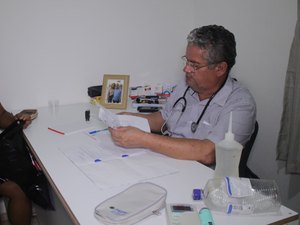 Lauro Fonseca inaugura clínica popular e comemora aniversário ao lado dos canoenses