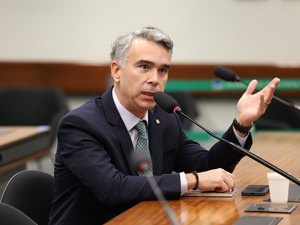 Prefeitura de Maceió convoca de 800 profissionais da educação após cobrança de Rafael Brito