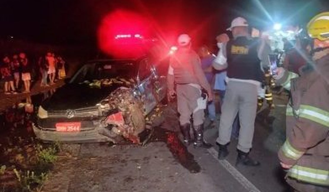 Carro de funerária é atingido por veículo na contramão em Igaci