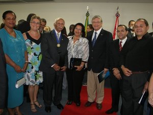 Símbolo da educação em Alagoas, Moacir Teófilo faz 87 anos